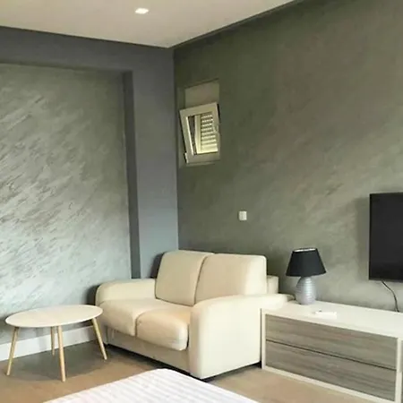 Status-m Franca Sea View *