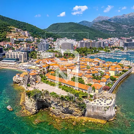 Status-m Franca Sea View Apartment *